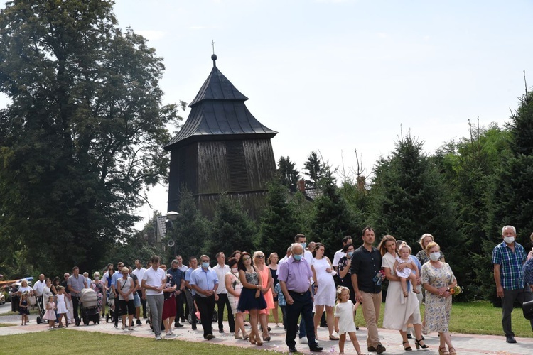 Odnowiony kościół w Wietrzychowicach