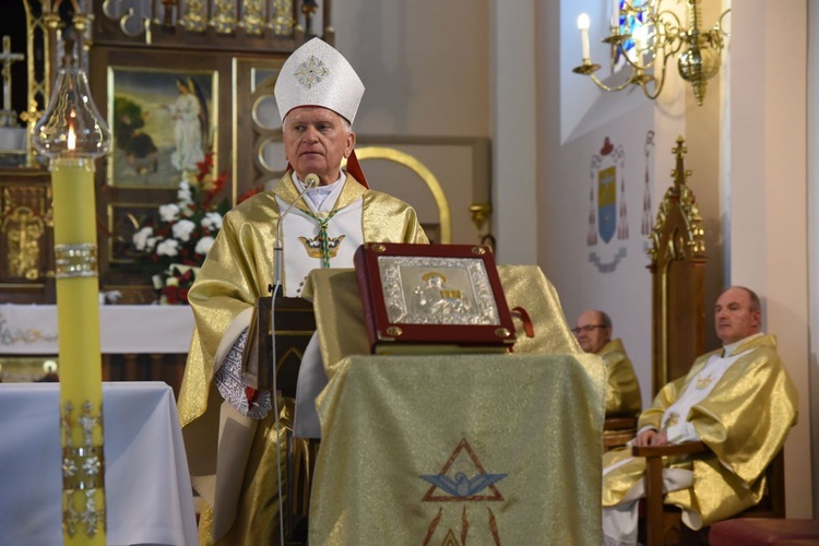 Odnowiony kościół w Wietrzychowicach