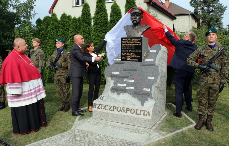 W Mirkowie odsłonili niepodległościowy monument