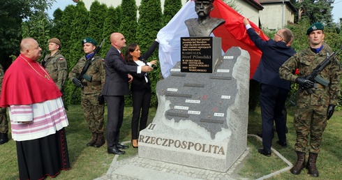 W Mirkowie odsłonili niepodległościowy monument