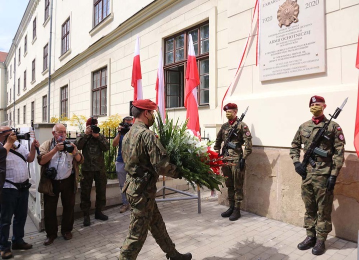 Tablica w hołdzie żołnierzom Armii Ochotniczej