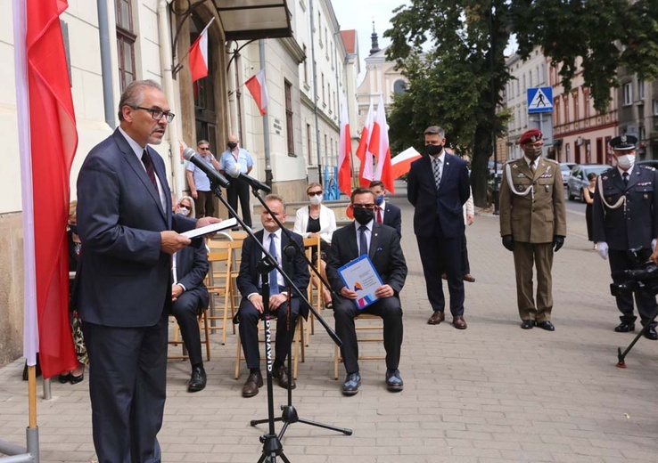 Tablica w hołdzie żołnierzom Armii Ochotniczej