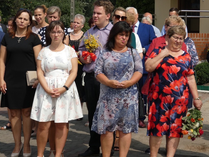 Poświęcenie pomnika św. Jana Pawła II w Szlichtyngowej