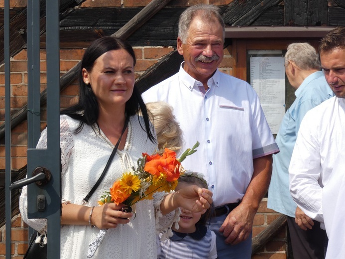 Poświęcenie pomnika św. Jana Pawła II w Szlichtyngowej