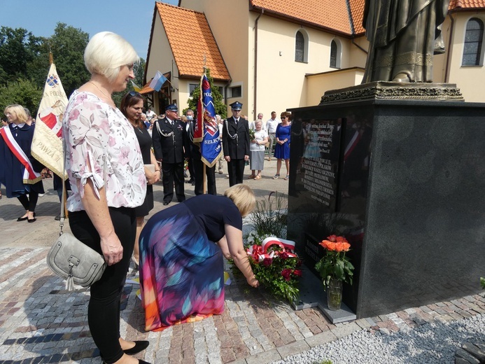 Poświęcenie pomnika św. Jana Pawła II w Szlichtyngowej