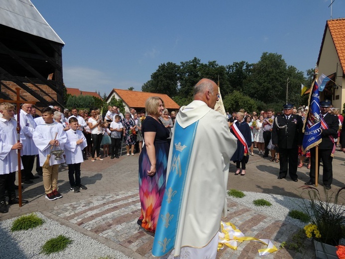 Poświęcenie pomnika św. Jana Pawła II w Szlichtyngowej