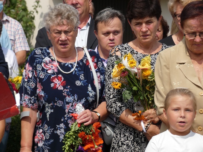 Poświęcenie pomnika św. Jana Pawła II w Szlichtyngowej