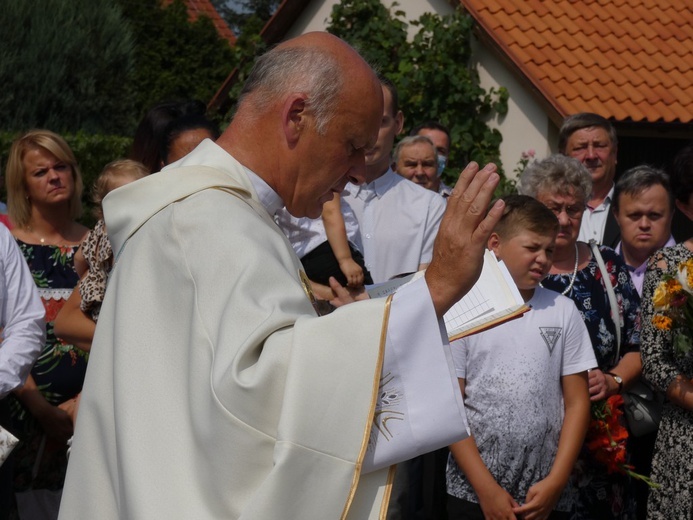 Poświęcenie pomnika św. Jana Pawła II w Szlichtyngowej