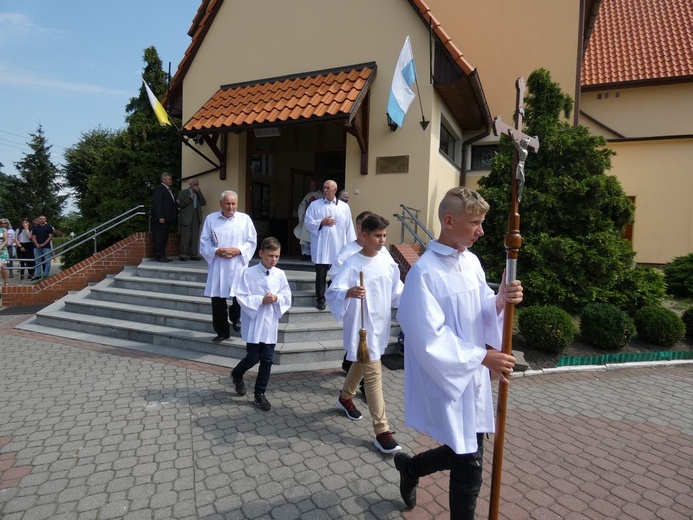 Poświęcenie pomnika św. Jana Pawła II w Szlichtyngowej