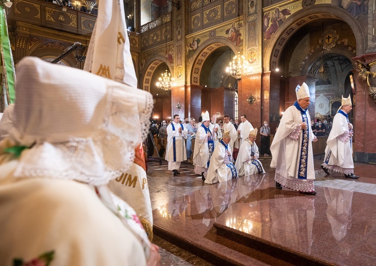 Kobiety u Matki Bożej Piekarskiej 