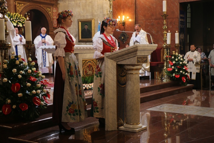 Kobiety u Matki Bożej Piekarskiej (2)