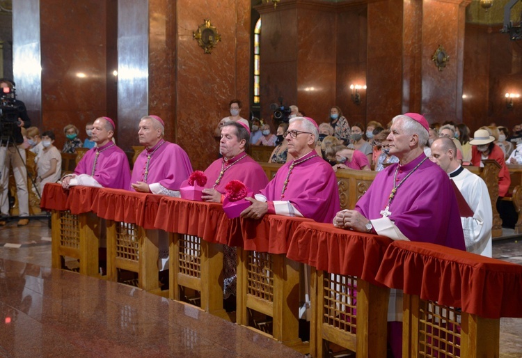 Kobiety u Matki Bożej Piekarskiej (3)