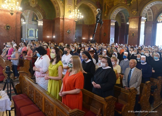 Kobiety u Matki Bożej Piekarskiej (3)