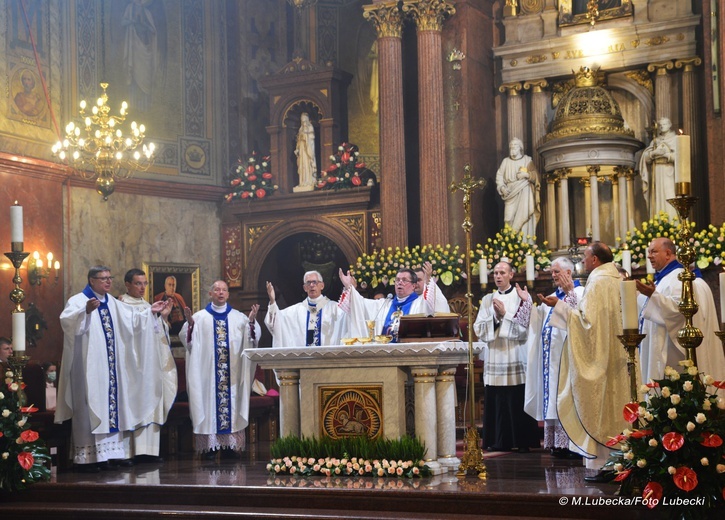 Kobiety u Matki Bożej Piekarskiej (3)