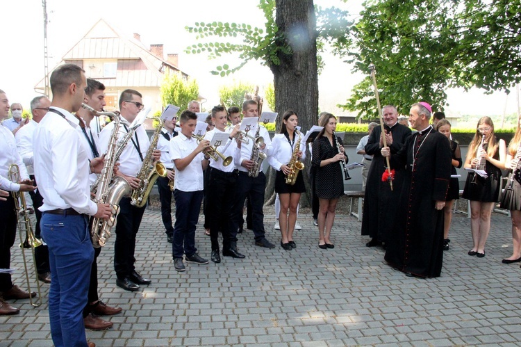 Krzyżanowice. Błogosławieństwo odnowionej dzwonnicy