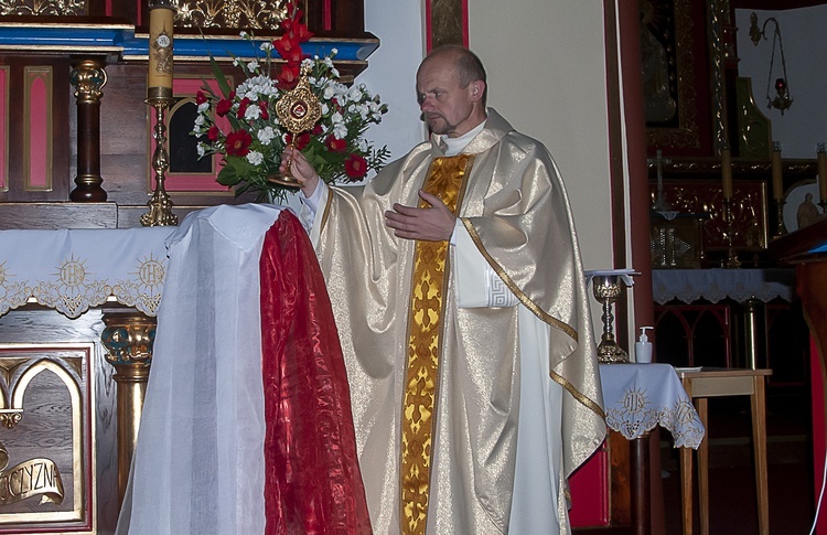 Konsekracja ołtarza w Złocieńcu, cz. 1