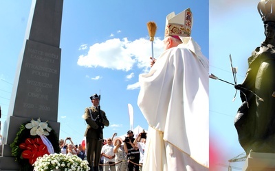 W Radzyminie stanęła figura Matki Bożej Łaskawej