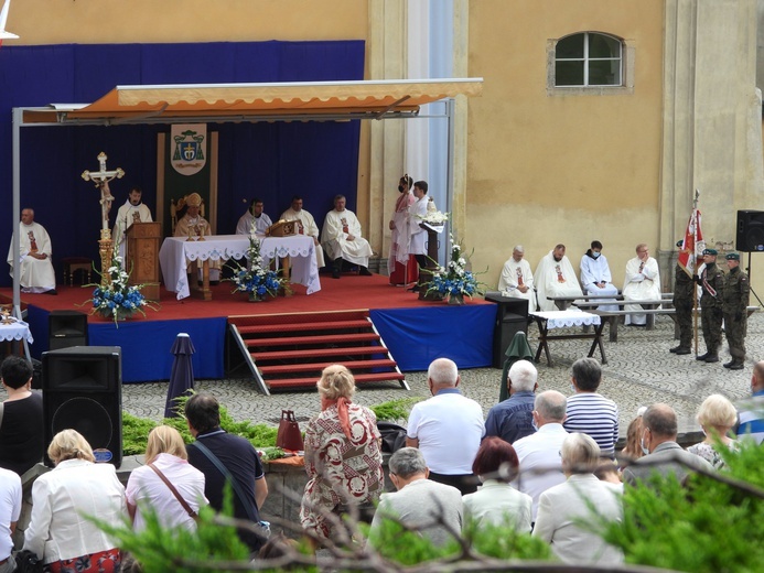 40-lecie koronacji wambierzyckiej figurki Matki Bożej