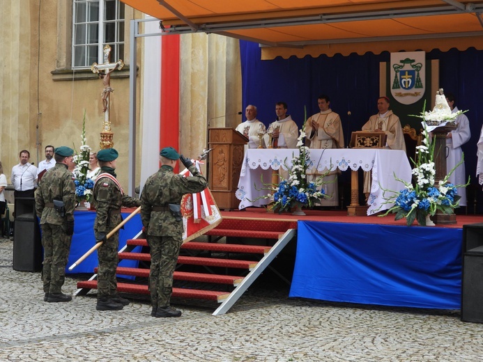 40-lecie koronacji wambierzyckiej figurki Matki Bożej