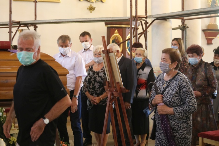 Ostatnie pożegnanie ks. kan. Władysława Urbańczyka w Rybarzowicach 