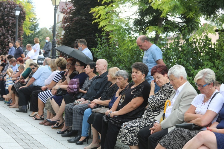 Ostatnie pożegnanie ks. kan. Władysława Urbańczyka w Rybarzowicach 