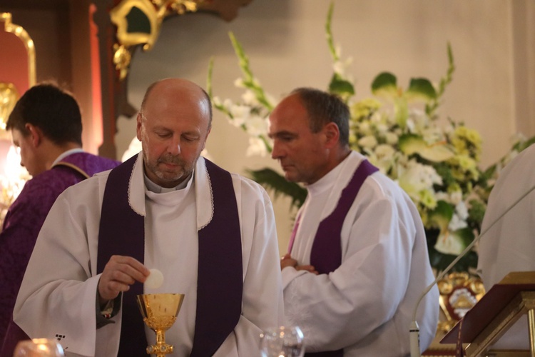 Ostatnie pożegnanie ks. kan. Władysława Urbańczyka w Rybarzowicach 