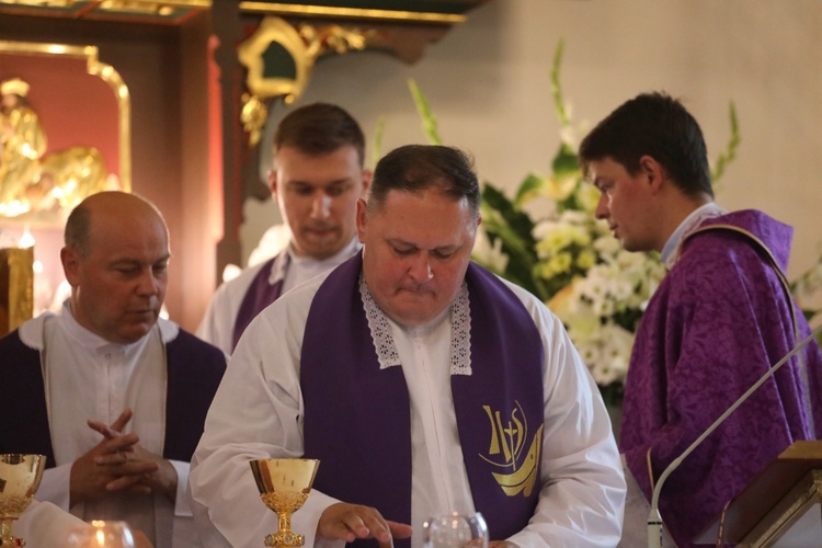 Ostatnie pożegnanie ks. kan. Władysława Urbańczyka w Rybarzowicach 