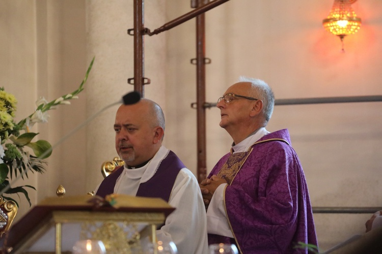 Ostatnie pożegnanie ks. kan. Władysława Urbańczyka w Rybarzowicach 