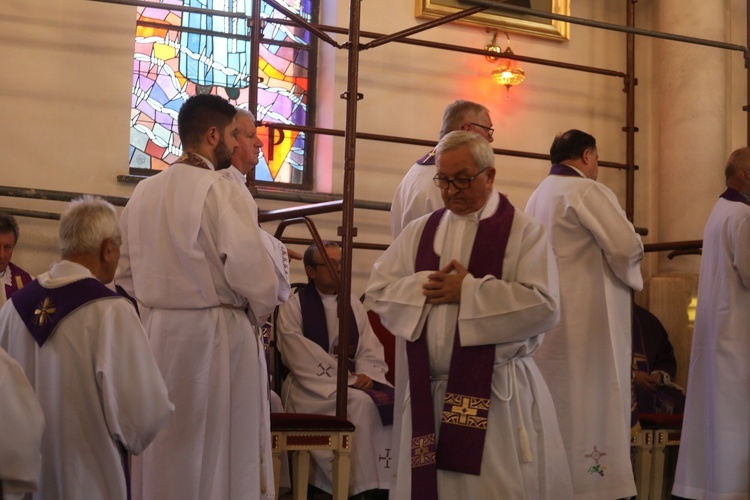 Ostatnie pożegnanie ks. kan. Władysława Urbańczyka w Rybarzowicach 