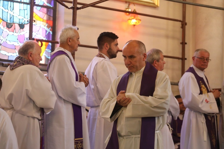 Ostatnie pożegnanie ks. kan. Władysława Urbańczyka w Rybarzowicach 