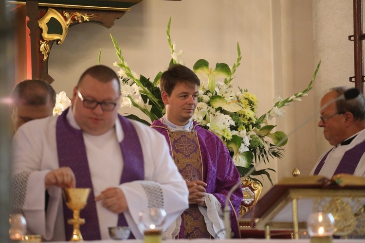 Ostatnie pożegnanie ks. kan. Władysława Urbańczyka w Rybarzowicach 