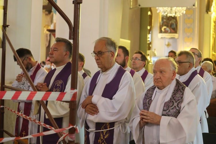 Ostatnie pożegnanie ks. kan. Władysława Urbańczyka w Rybarzowicach 