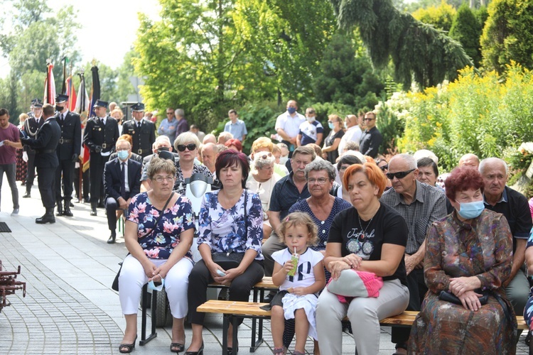 Ostatnie pożegnanie ks. kan. Władysława Urbańczyka w Rybarzowicach 