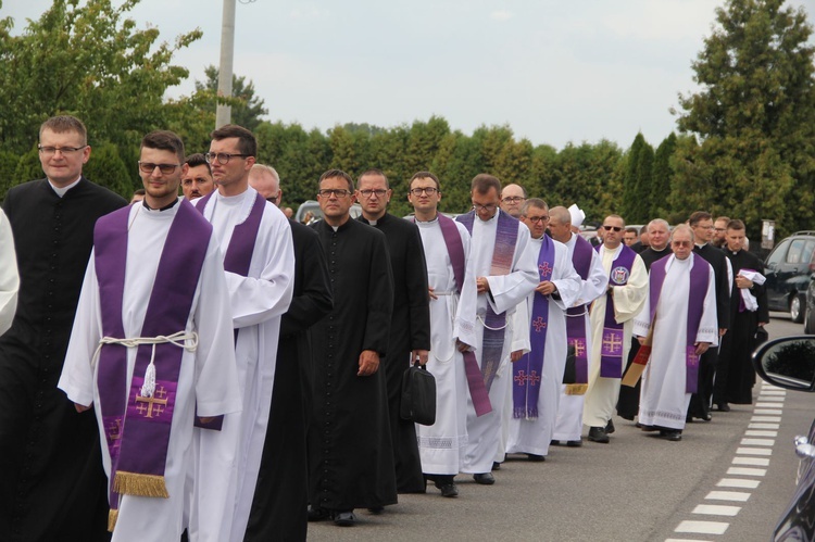 Lubzina. Uroczystości pogrzebowe śp. ks. Jaromira Buczaka