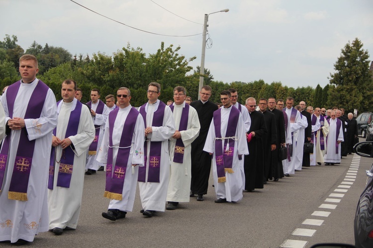 Lubzina. Uroczystości pogrzebowe śp. ks. Jaromira Buczaka