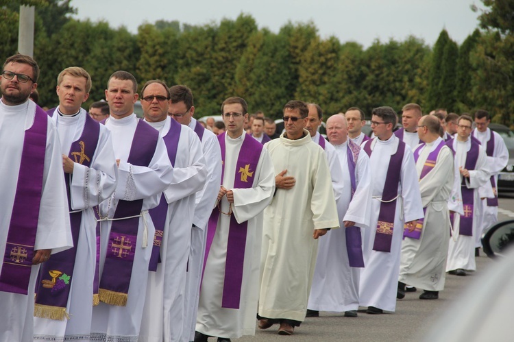 Lubzina. Uroczystości pogrzebowe śp. ks. Jaromira Buczaka