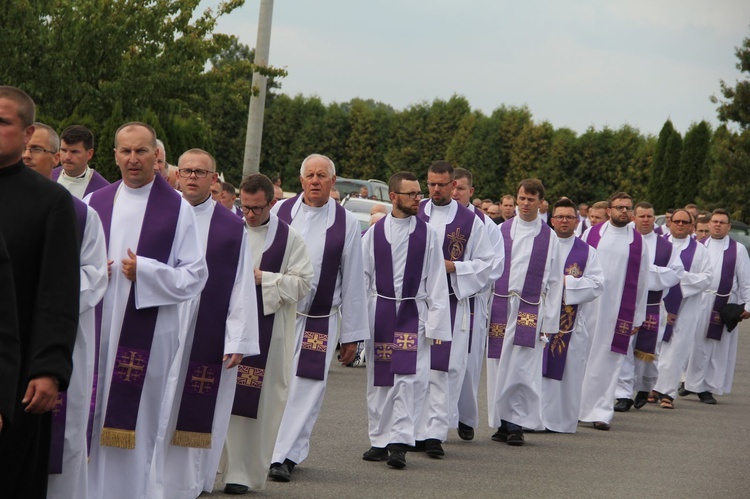 Lubzina. Uroczystości pogrzebowe śp. ks. Jaromira Buczaka