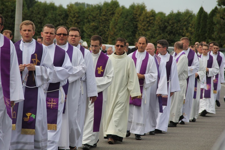 Lubzina. Uroczystości pogrzebowe śp. ks. Jaromira Buczaka