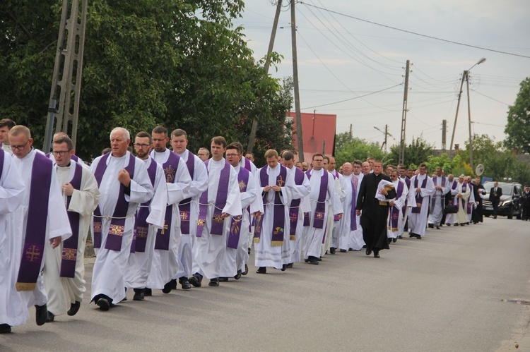 Lubzina. Uroczystości pogrzebowe śp. ks. Jaromira Buczaka