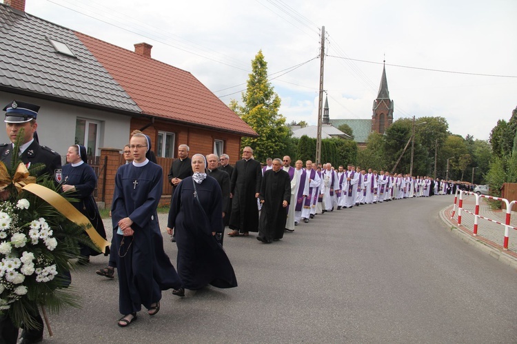 Lubzina. Uroczystości pogrzebowe śp. ks. Jaromira Buczaka