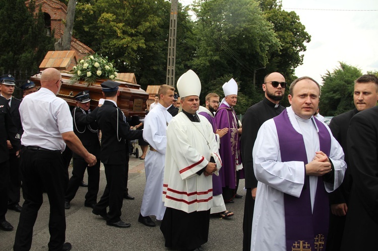 Lubzina. Uroczystości pogrzebowe śp. ks. Jaromira Buczaka