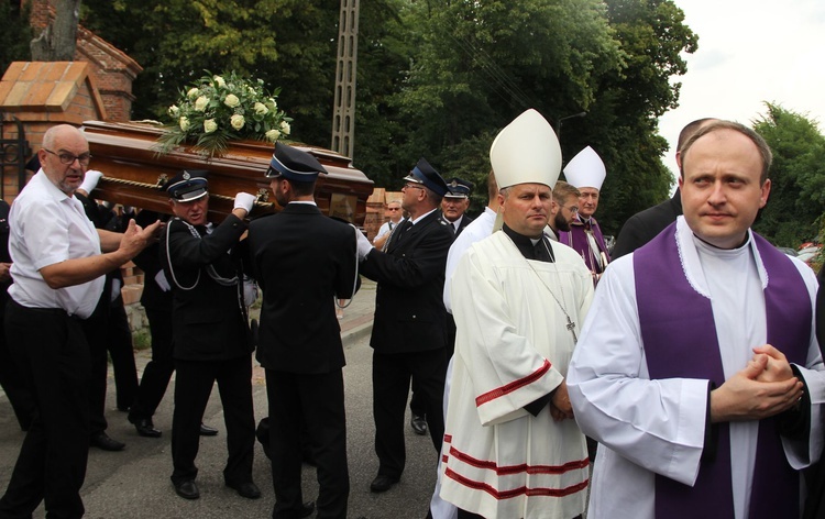 Lubzina. Uroczystości pogrzebowe śp. ks. Jaromira Buczaka