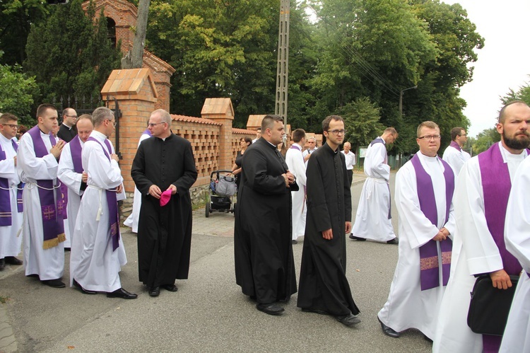 Lubzina. Uroczystości pogrzebowe śp. ks. Jaromira Buczaka