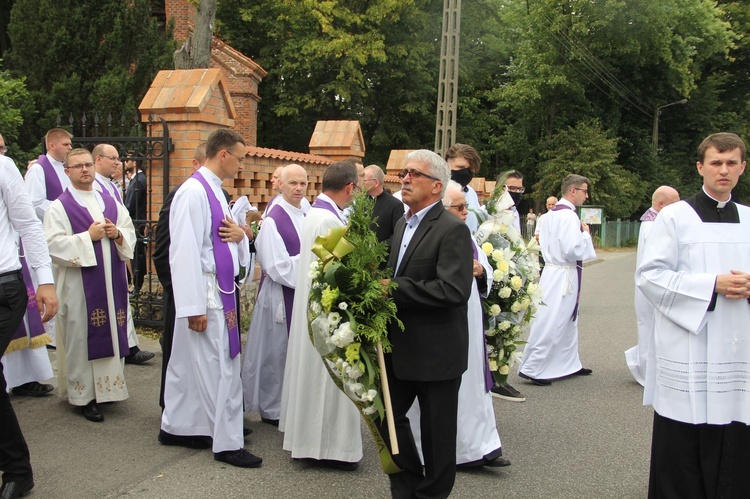 Lubzina. Uroczystości pogrzebowe śp. ks. Jaromira Buczaka