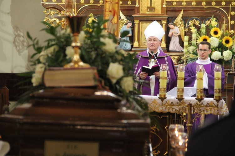 Lubzina. Uroczystości pogrzebowe śp. ks. Jaromira Buczaka