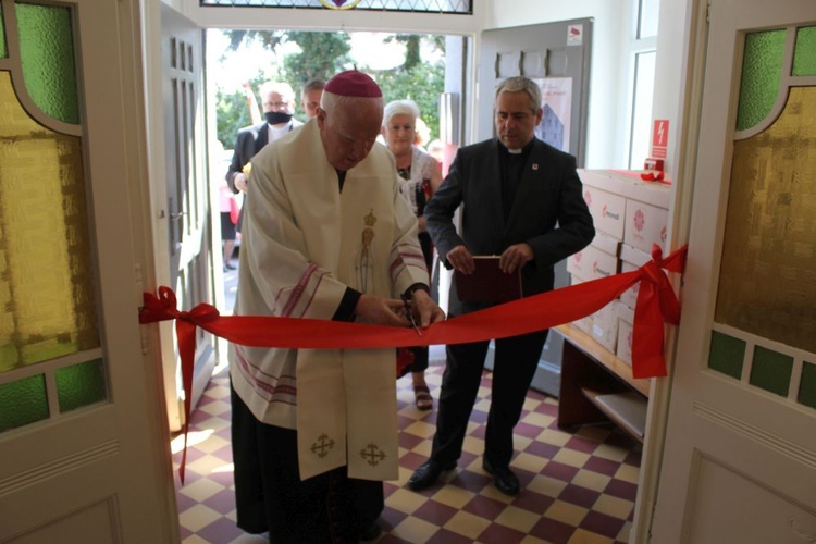 Poświęcenie Domu Samotnej Matki w Pieszycach