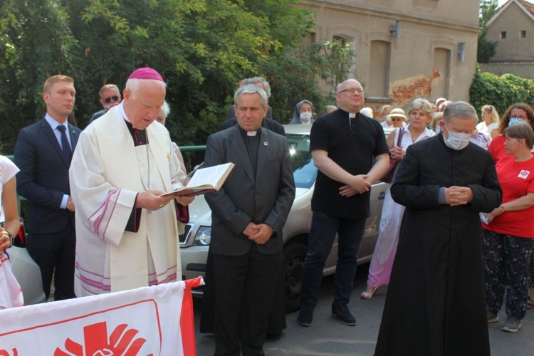 Poświęcenie Domu Samotnej Matki w Pieszycach