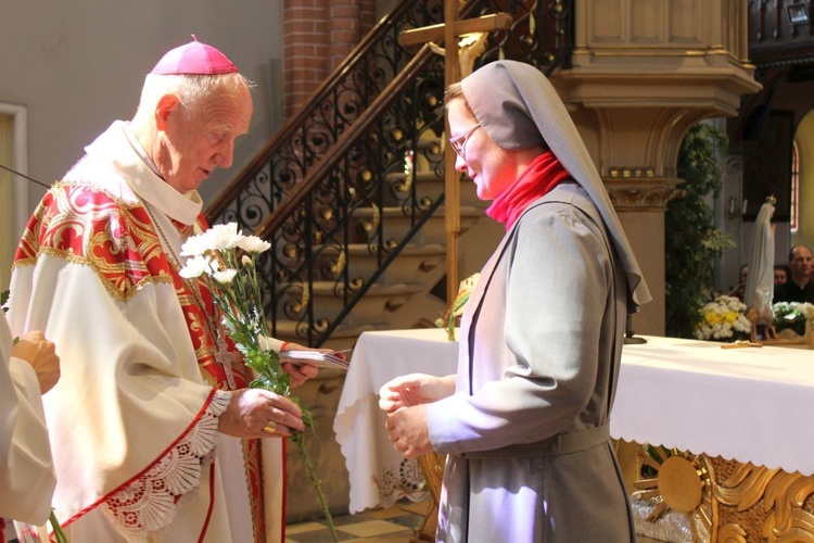 Poświęcenie Domu Samotnej Matki w Pieszycach