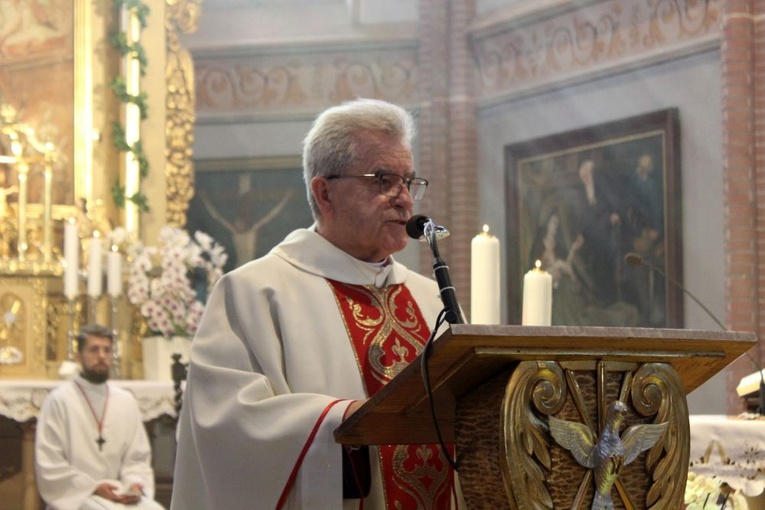 Poświęcenie Domu Samotnej Matki w Pieszycach