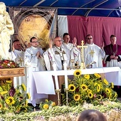 Eucharystia odbyła się na dziedzińcu katedry Wniebowzięcia NMP i św. Andrzeja.